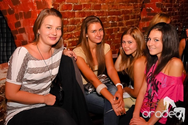 Muzică şi dans în Escape, 