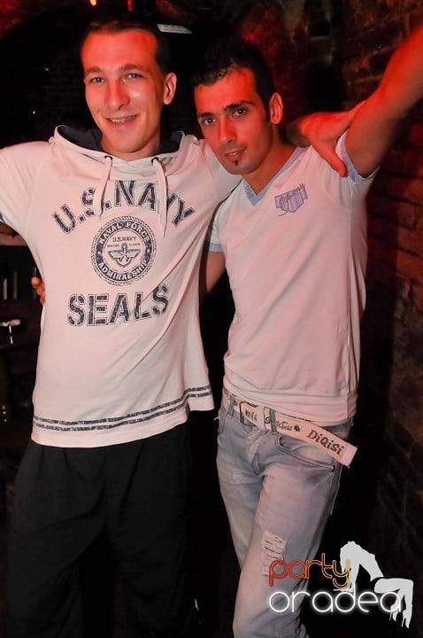 Muzică şi dans în Escape, 