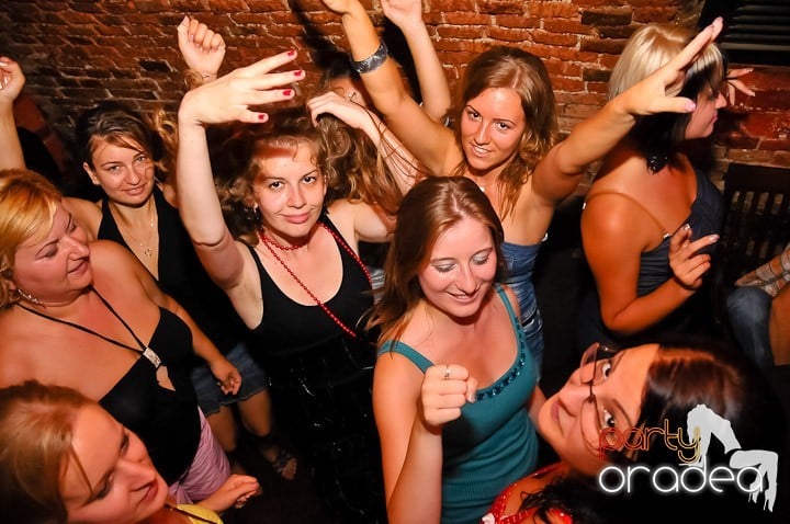 Muzică şi dans în Escape, 