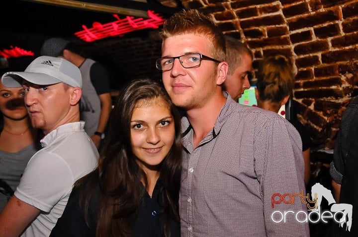 Muzică şi dans în Escape, 