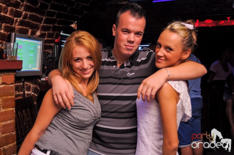 Muzică şi voie bună în Club Escape, 