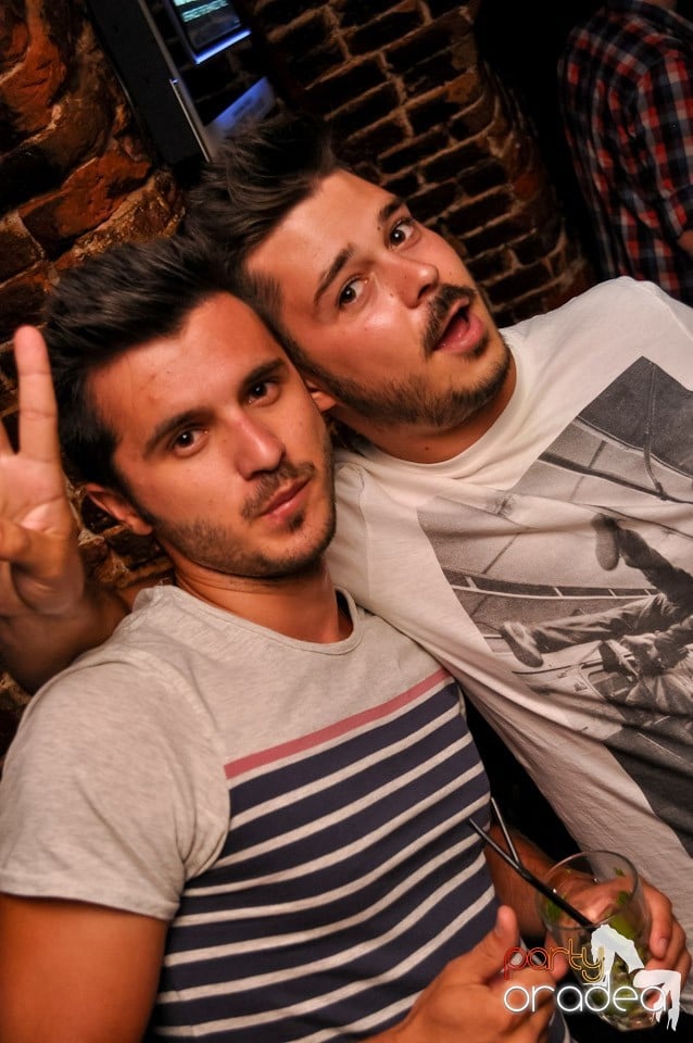 Muzică şi voie bună în Club Escape, 