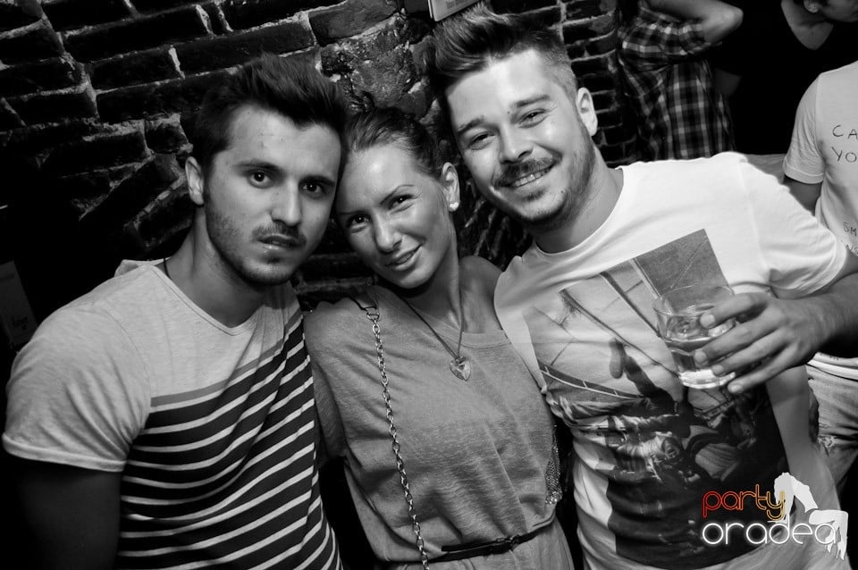 Muzică şi voie bună în Club Escape, 