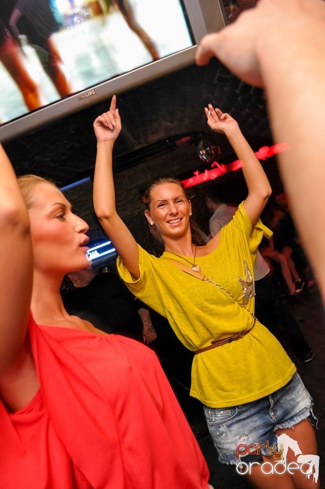 Muzică şi voie bună în Club Escape, 