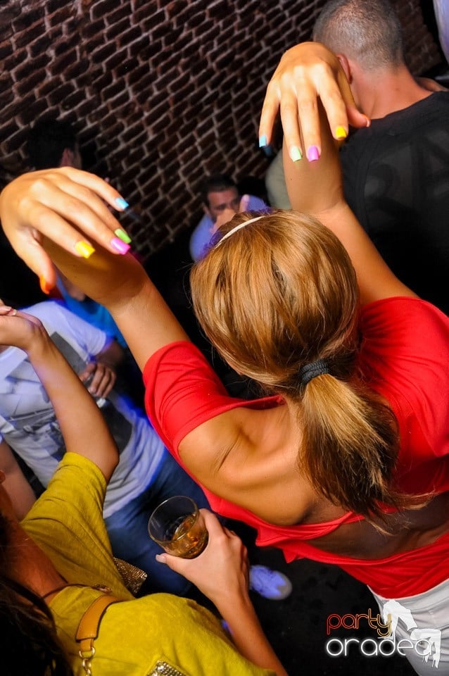 Muzică şi voie bună în Club Escape, 