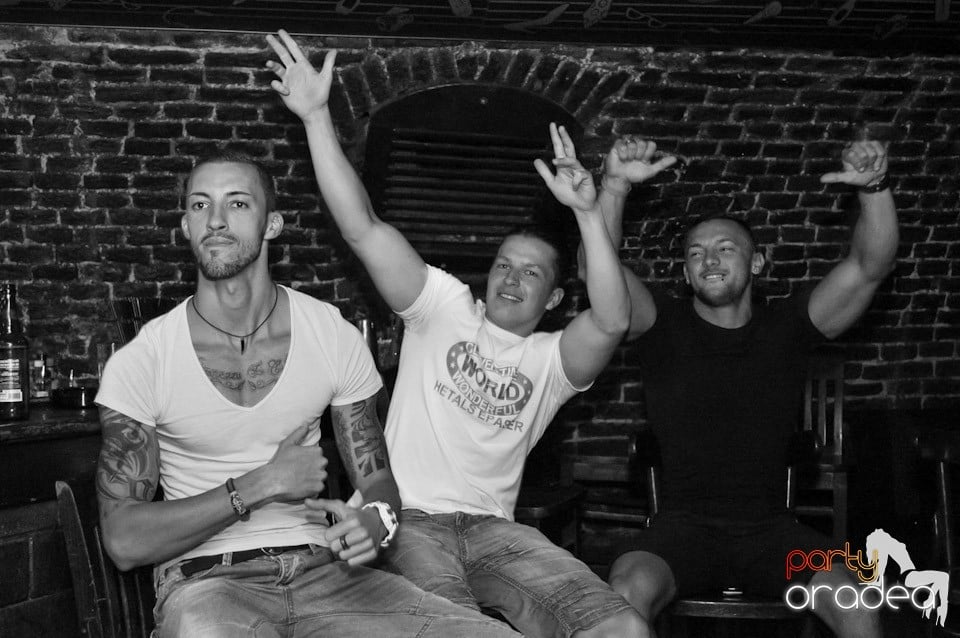 Muzică şi voie bună în Club Escape, 