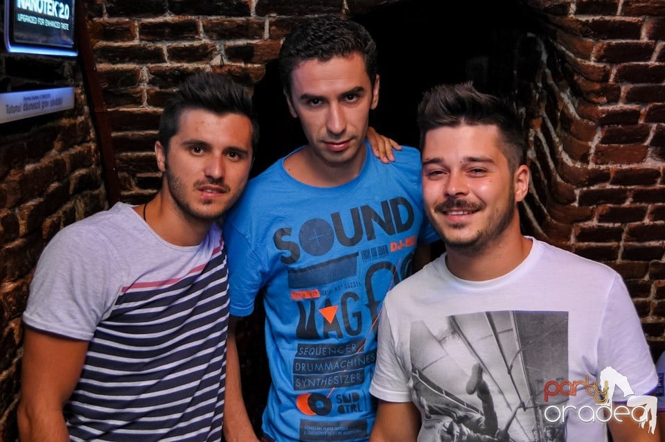 Muzică şi voie bună în Club Escape, 