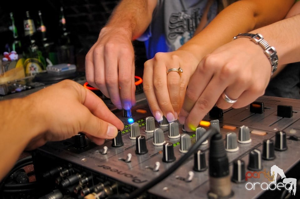 Muzică şi voie bună în Club Escape, 