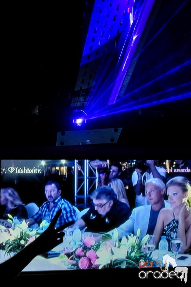 Muzică şi voie bună în Club Escape, 