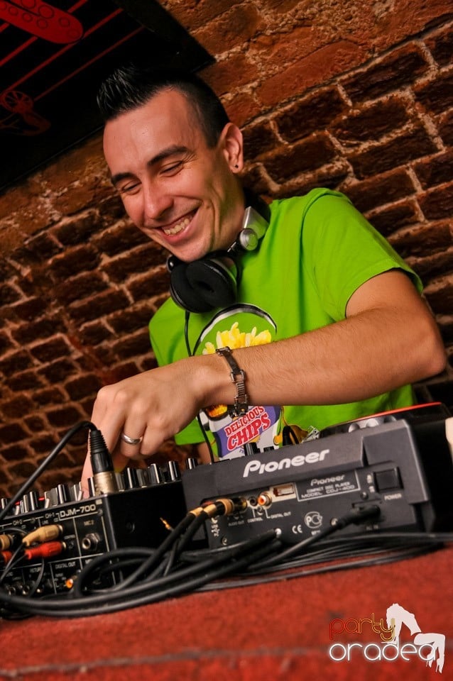 Muzică şi voie bună în Club Escape, 