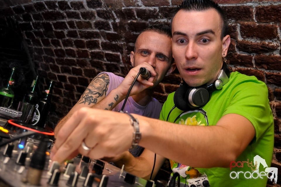 Muzică şi voie bună în Club Escape, 