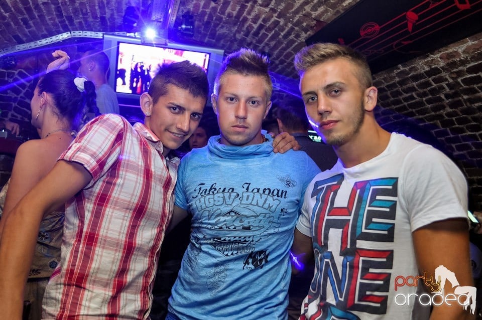 Muzică şi voie bună în Club Escape, 