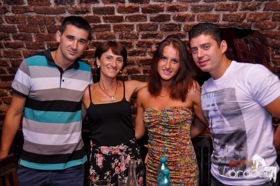 Muzică şi voie bună în Club Escape, 