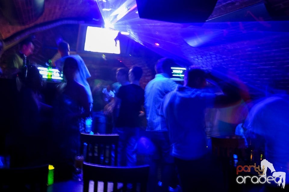 Muzică şi voie bună în Club Escape, 