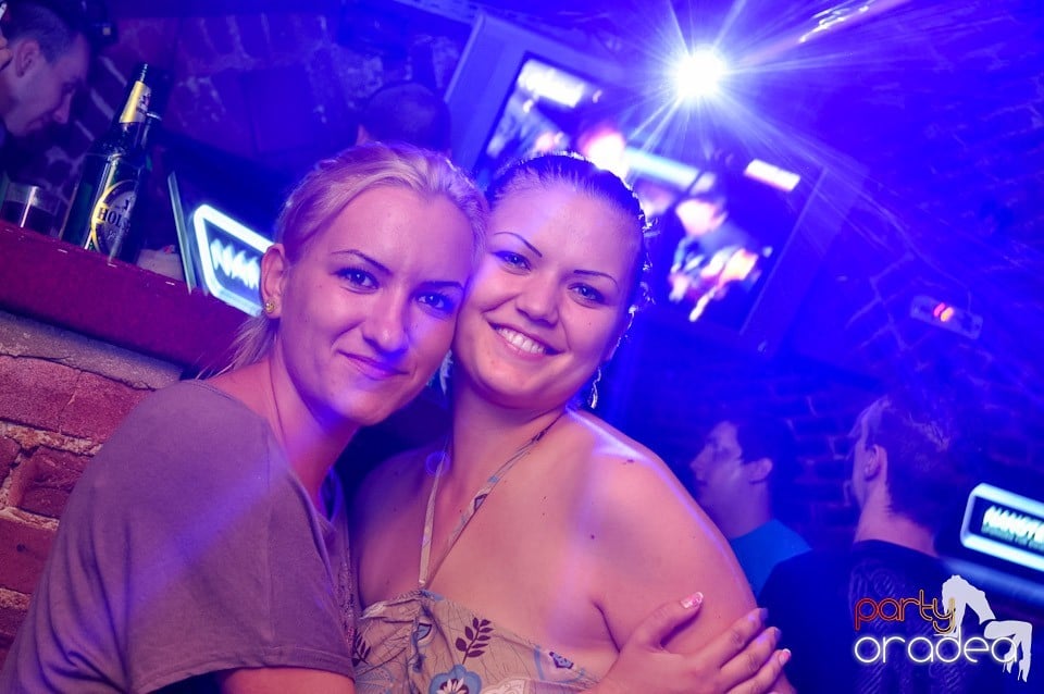 Muzică şi voie bună în Club Escape, 