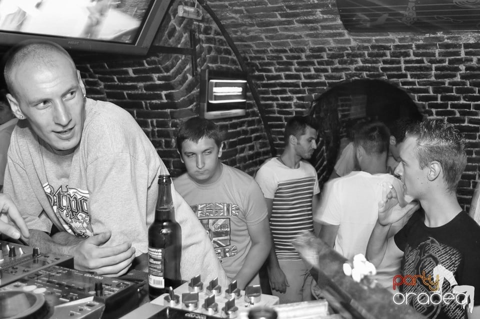 Muzică şi voie bună în Club Escape, 