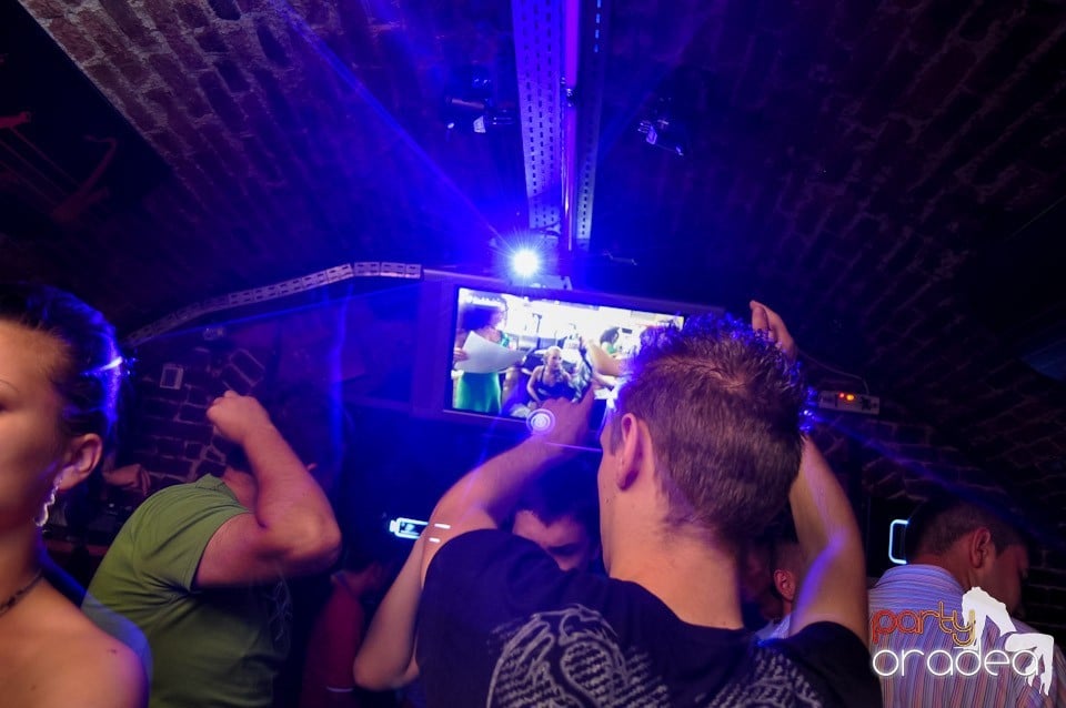 Muzică şi voie bună în Club Escape, 