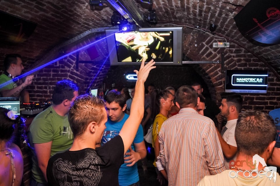 Muzică şi voie bună în Club Escape, 