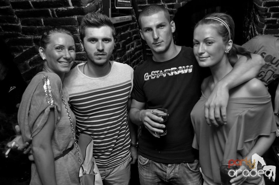 Muzică şi voie bună în Club Escape, 