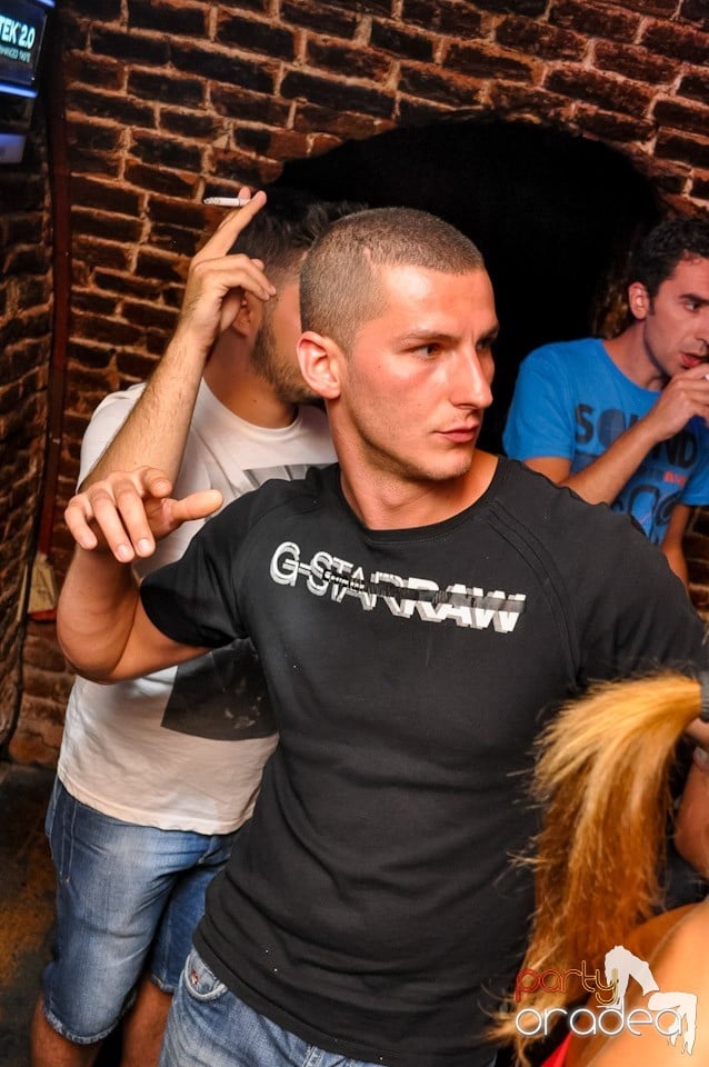 Muzică şi voie bună în Club Escape, 