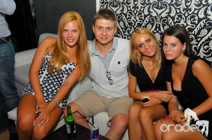 Nebunie în Club Life, 