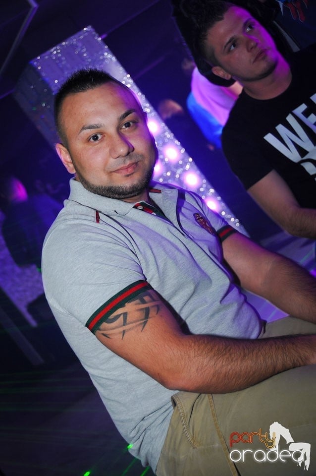 Nebunie în Club Life, 