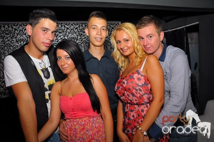 Nebunie în Club Life, 