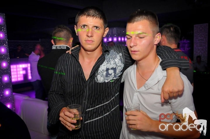 Nebunie în Club Life, 