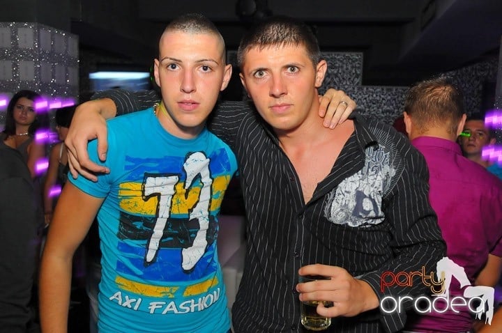 Nebunie în Club Life, 