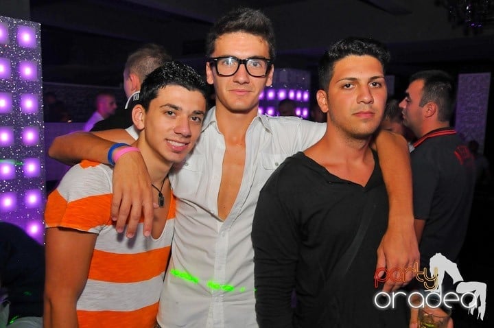 Nebunie în Club Life, 