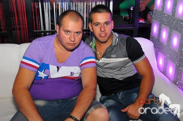 Nebunie în Club Life, 