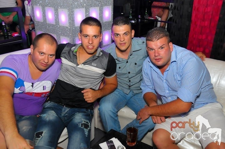 Nebunie în Club Life, 