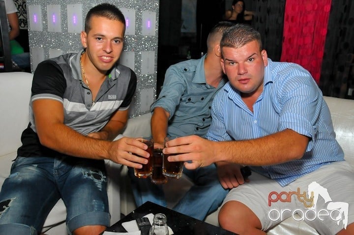 Nebunie în Club Life, 