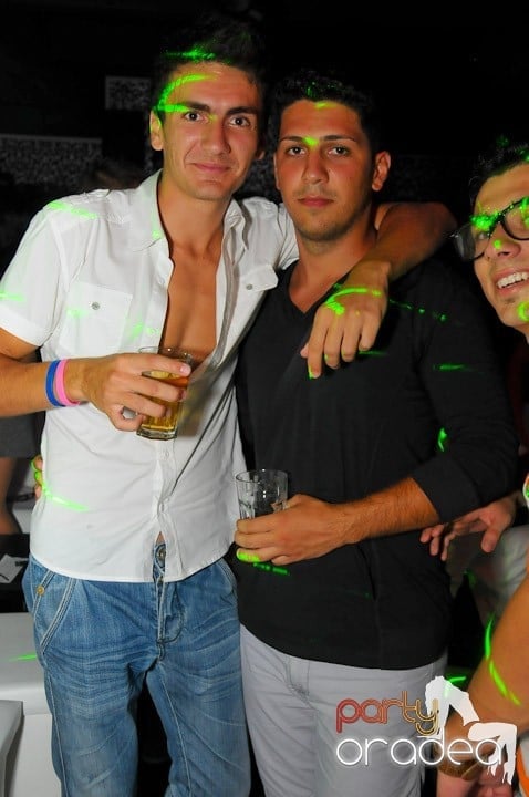 Nebunie în Club Life, 