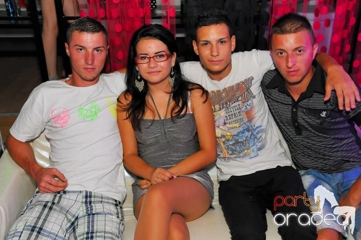 Nebunie în Club Life, 