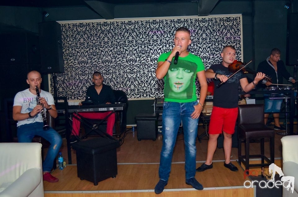 Nebunie în Club Life, 