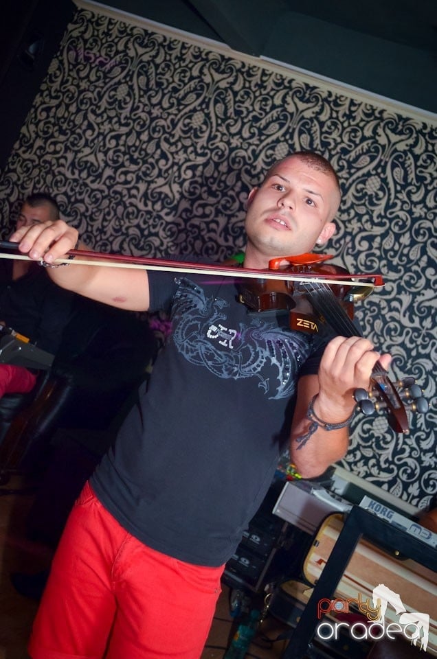 Nebunie în Club Life, 