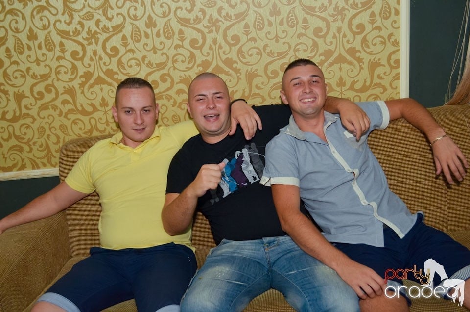 Nebunie în Club Life, 