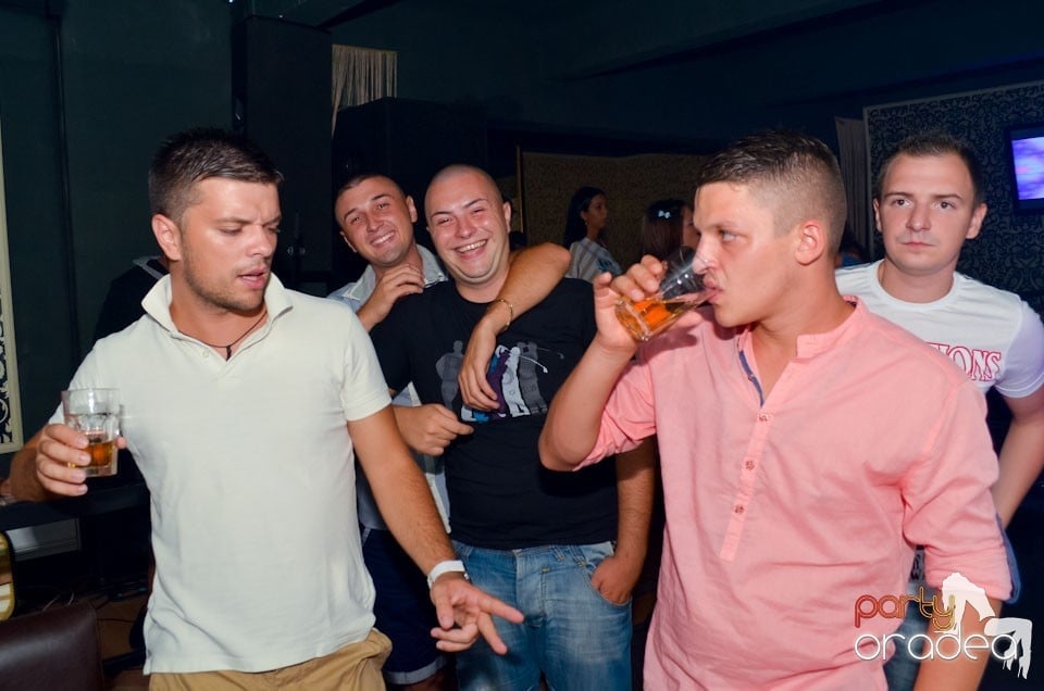 Nebunie în Club Life, 