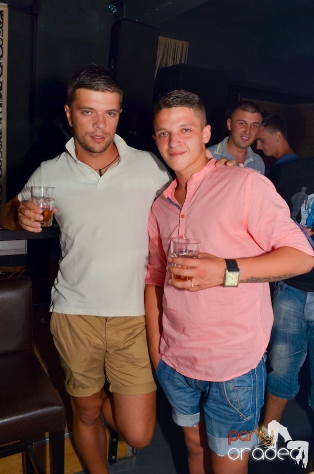 Nebunie în Club Life, 