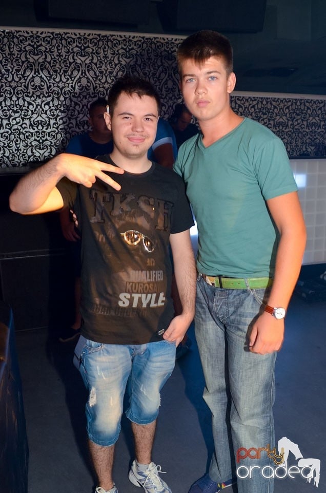 Nebunie în Club Life, 