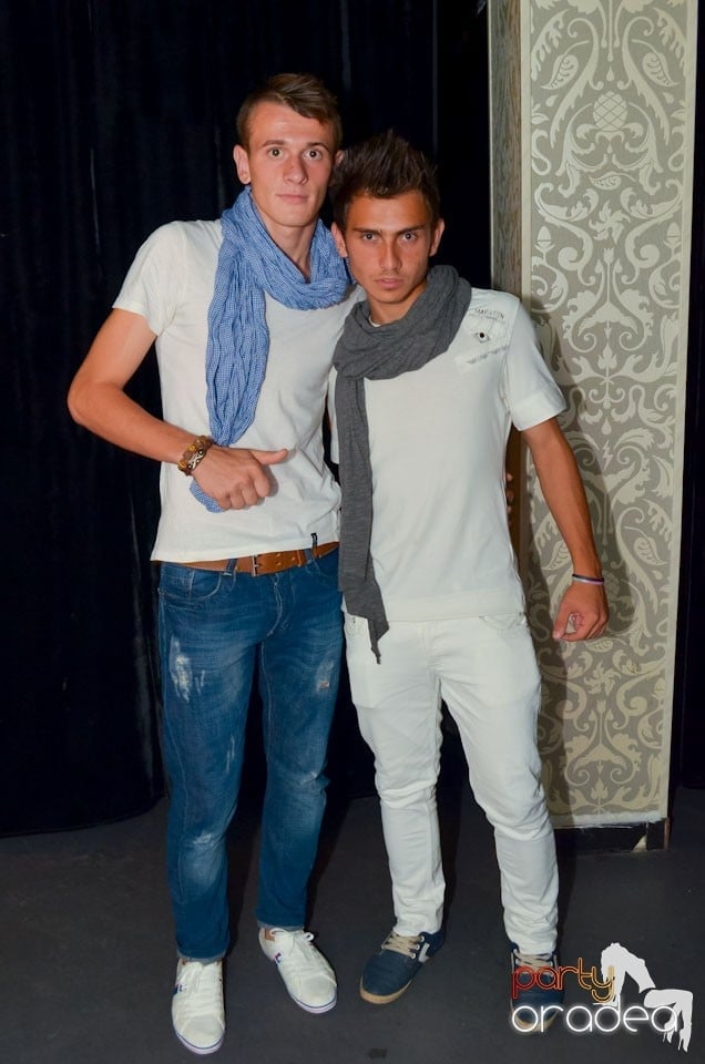 Nebunie în Club Life, 