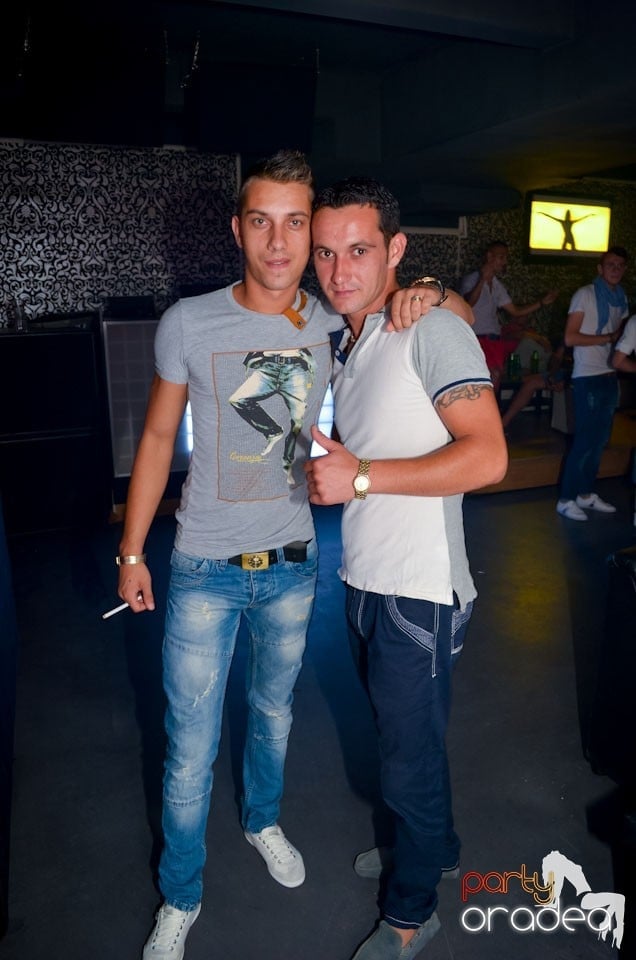 Nebunie în Club Life, 