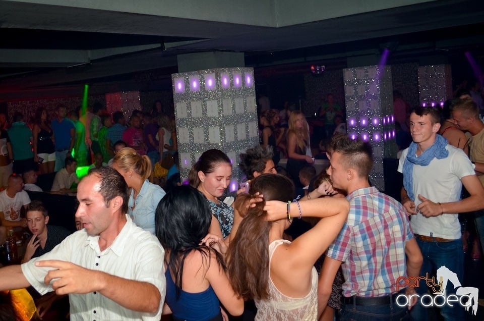 Nebunie în Club Life, 