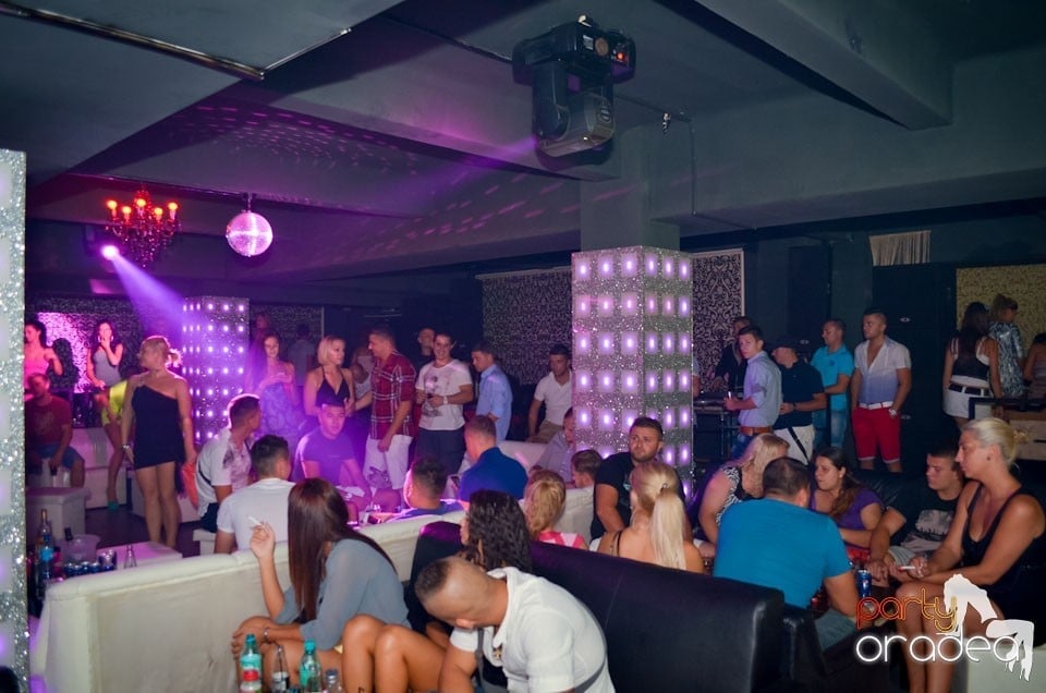 Nebunie în Club Life, 