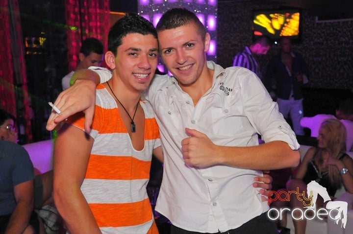 Nebunie în Club Life, 