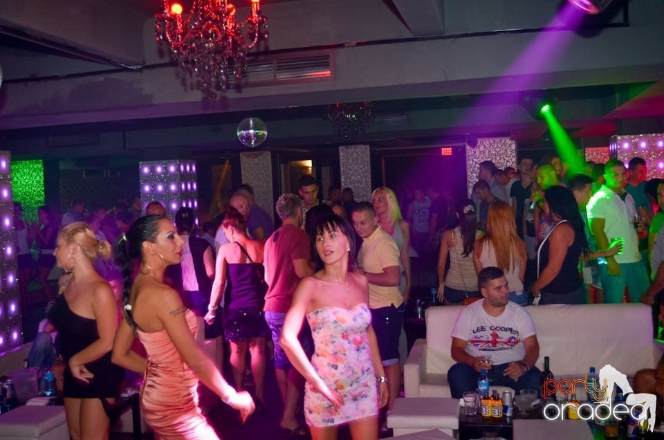 Nebunie în Club Life, 