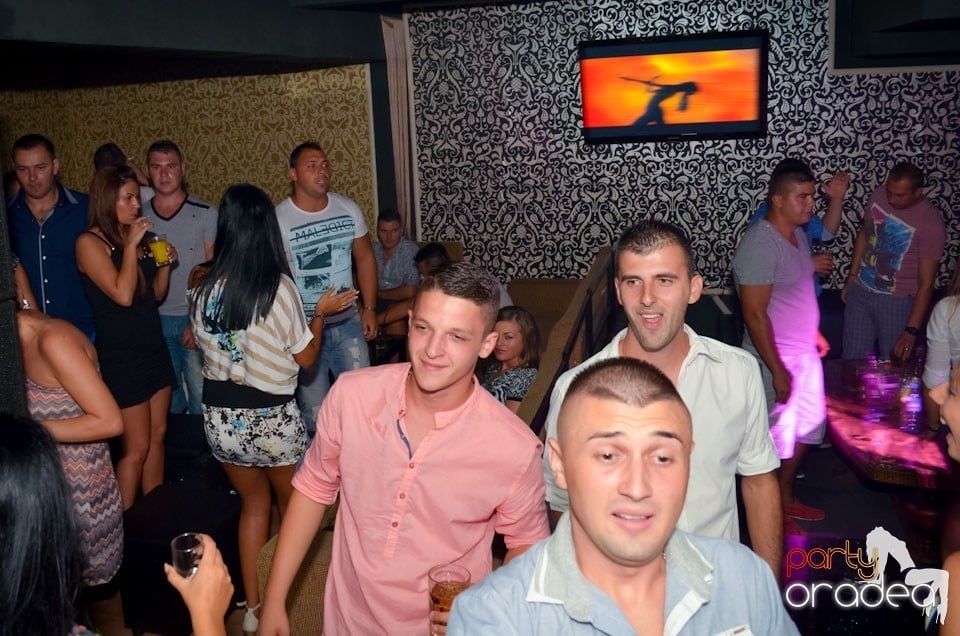 Nebunie în Club Life, 