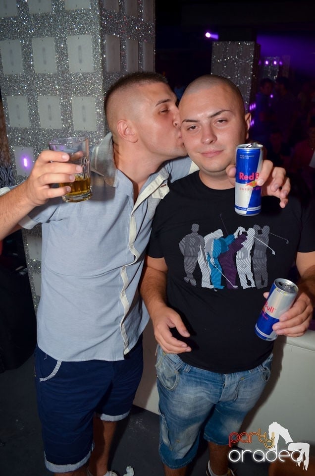 Nebunie în Club Life, 