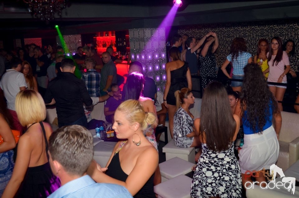 Nebunie în Club Life, 